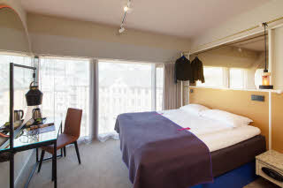 Urheberrecht: Tord-Erik Andresen
Hotellfoto.no
+47 988 26 280
tord@fotofoto.no
Bed and desk in room Superior